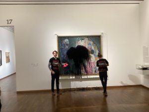(C) Letzte Generation: Im Leopold Museum schütteten die Aktivisten Öl auf ein Klimtgemälde.