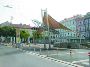 (C) Krause: Nach dem Garagenbau verwahrlost, wird der Dornerplatz jetzt belebt.