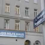 (C) Aids Hilfe Wien/Hammerschmid: Die Verkehrsfläche vor der Aids Hilfe Wien wurde nach deren Begründer Dr. Reinhardt Brandstätter benannt.