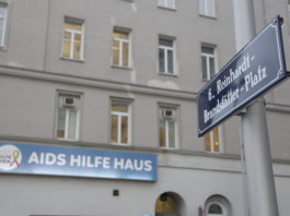 (C) Aids Hilfe Wien/Hammerschmid: Die Verkehrsfläche vor der Aids Hilfe Wien wurde nach deren Begründer Dr. Reinhardt Brandstätter benannt.