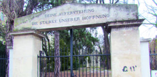 (C) Krause: Schubert, Beethoven und Nestroy waren hier beigesetzt.