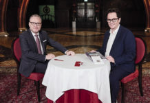 (C) Burghart: Am 15. Dezember um 21:30 Uhr auf W24 ist Markus Reiter (r.) zu Gast bei Paul Tesarek im Rathaus.