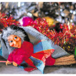 (C) iStock by Getty Images: In italien bringt Weihnachtshexe Befana den Kindern Geschenke.