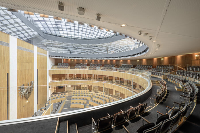(C) Parlamentsdirektion/Hurnaus: Der Blick von der Besuchergalerie auf den Nationalratssaal.