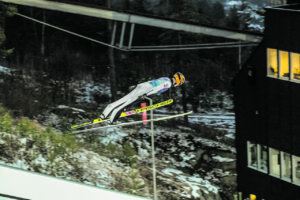 (C) Michael Nussbaumer/Numotion Media: „Luis, fl ieeeeg“ beherzigte der Springer aus der schanzenfreien Stadt.