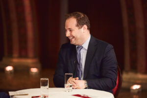 (C) Burghart Stefan: Paul Tesarek im Gespräch mit Bezirksvorsteher Daniel Resch.