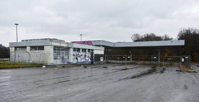 (C) Stefan Burghart: Die Zukunft der aufgelassenen Autobahnraststätte in Auhof sorgt für Diskussionen.