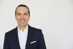 (C) Rafeala Proell: Der ehemalige Bundeskanzler Christian Kern ist ab sofort ehrenamtlicher Stiftungsvorstand der Wohlfahrtsstiftung "Fürs Leben".
