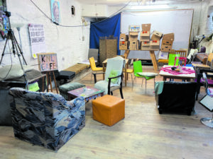 (C) Berger: Seit 2005 gibt es den "Kostnix-Laden" in der Erlgasse 27.