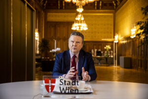 (C) Joham Stefan: Michael Ludwig lädt die betroffene Schulklasse ins Rathaus ein.