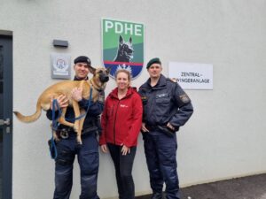 (C) MA60: Amtstierärztinnen der Stadt Wien schulen ab sofort die rund 80 Polizisten der Diensthundestaffel zu den rechtlichen Grundlagen des Tierhandels.