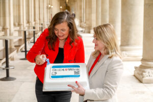 (C) PID/Christian Fürthner: Mobilitätsstadträtin Ulli Sima und NEOS Wien Klubobfrau Bettina Emmerling (v.l.n.r.)