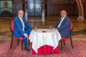 (C) Sandra Oblak: Paul Tesarek im Gespräch mit Bezirksvorsteher Peter Jagsch.