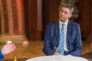 (C) Sandra Oblak: Paul Tesarek im Gespräch mit Bezirksvorsteher Markus Figl.