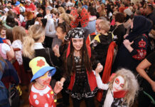 (C) Votava: Die Kinderfreunde freuen sich auf viele bunte Kostüme.