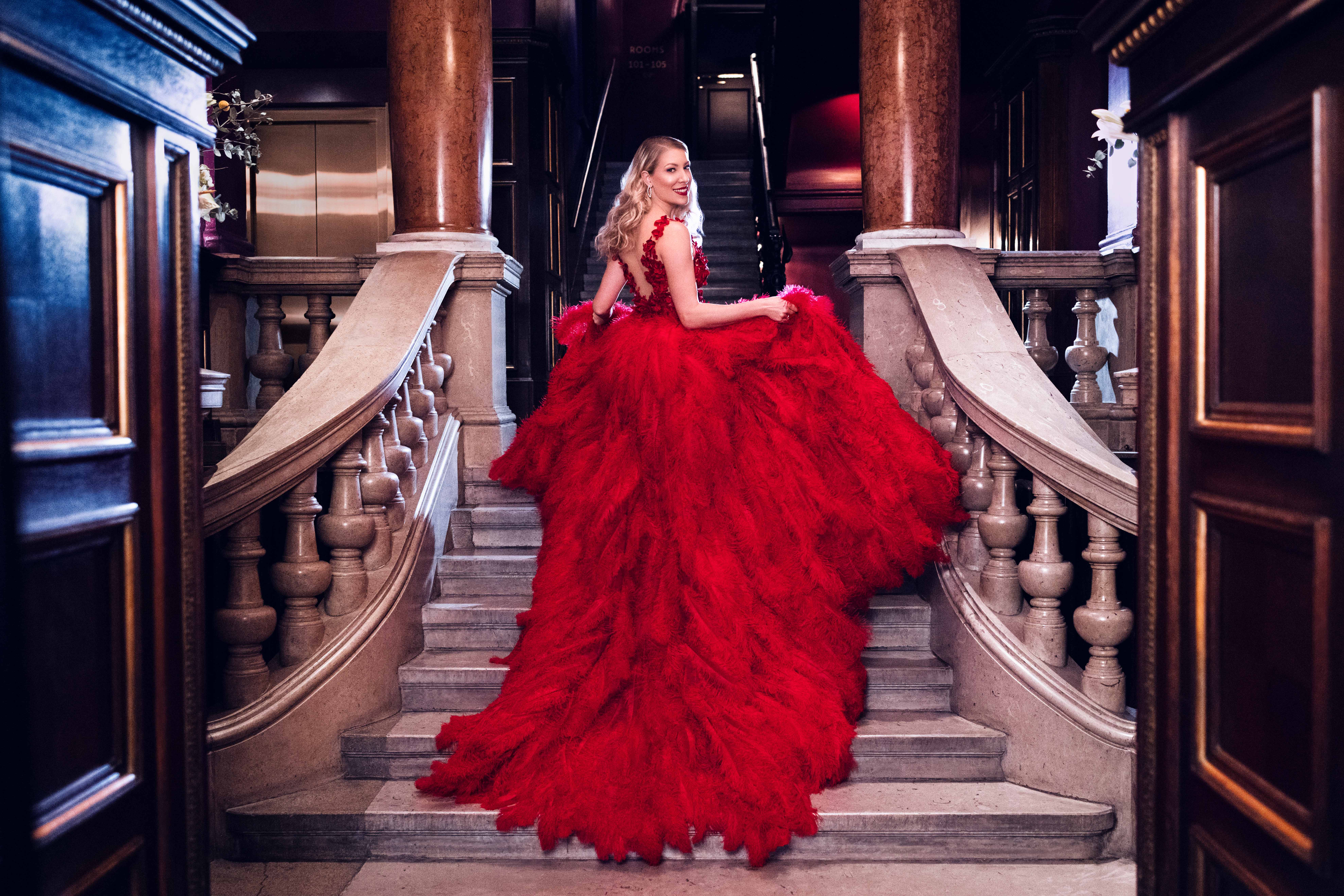 Opernball: Roben von Poleschinski verzaubern