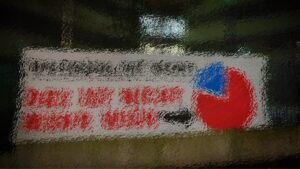 (C) zVg: Rechtsextreme stellten dieses Banner vor dem GRG 10 auf. Das WBB verzichtet bewusst auf den Transport der Botschaft.