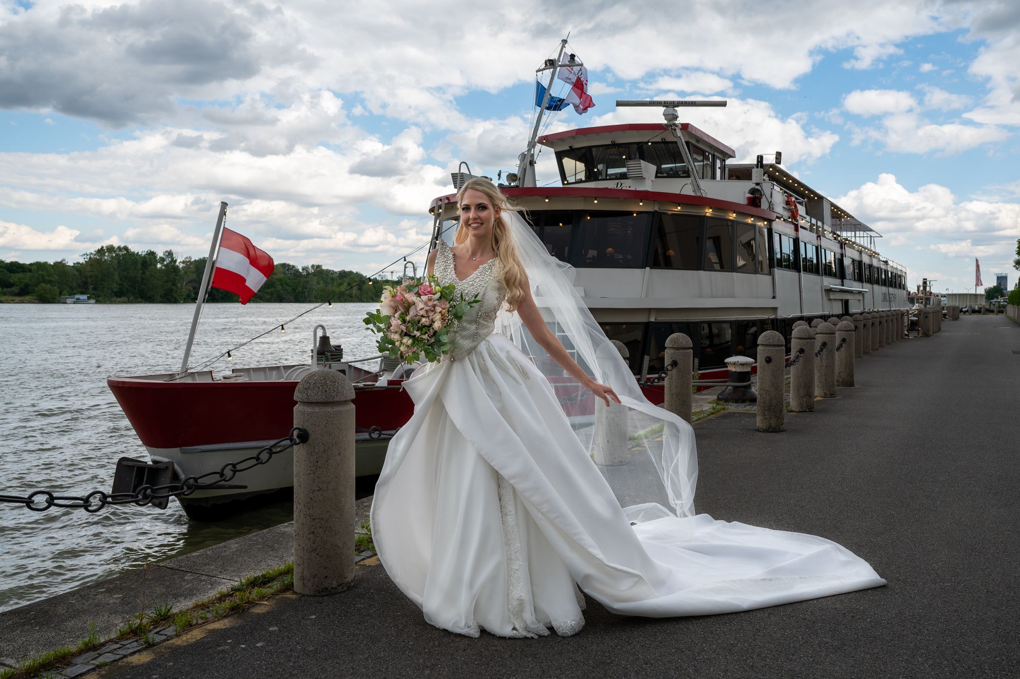 Auf den Donauwellen in den Hafen der Ehe