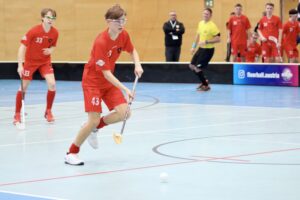 (C) FBC Dragons: Floorball wird mit einem leichten Kunststoffschläger gespielt.