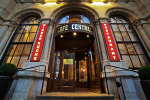 (C) Herbert Lehmann / picturedesk.com: Das Café Central ist seit 1876 ein Teil der Wiener Kaffeehauskultur.