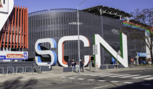 (C) Joham: Künftig wird das Dach der Shopping City Nord für die Energienutzung verwendet.