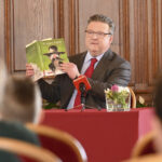 (C) C.Jobst/PID: Bürgermeister Michael Ludwig las am Österreichischen Vorlestag die Sage vom Basilisken vor.