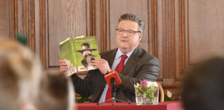 (C) C.Jobst/PID: Bürgermeister Michael Ludwig las am Österreichischen Vorlestag die Sage vom Basilisken vor.