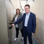 VzgBgmin Kathrin Gaal und StR Jürgen Czernohorszky – Licht aus im Rathaus