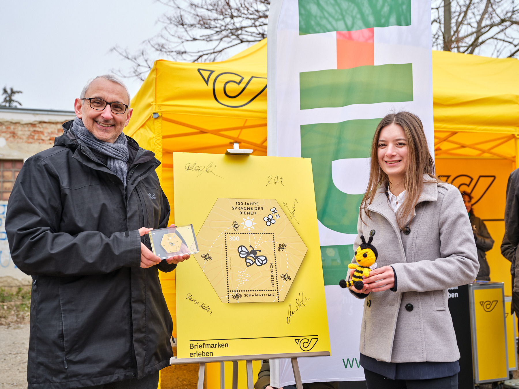 100 Jahre Sprache der Bienen: Sonderbriefmarke