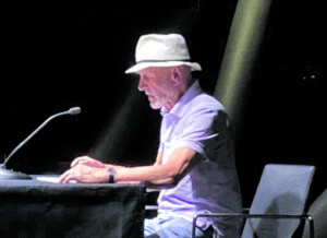 (C) Kunstprojekte: Horst Weber las aus seinem Roman "Rote Schatten. Anatomie einer Reise."