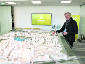 (C) Sommer: Gerhard Schuster erklärte uns den genauen Stand der Bauarbeiten.