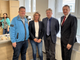 Organisierten das Kochen für die Wärmestube: Pfarrkirche-Sekretär Oskar Strauss, Direktoren Susanne Weidmann und Andreas Fischer, Bezirksvorsther Thomas Steinhart.