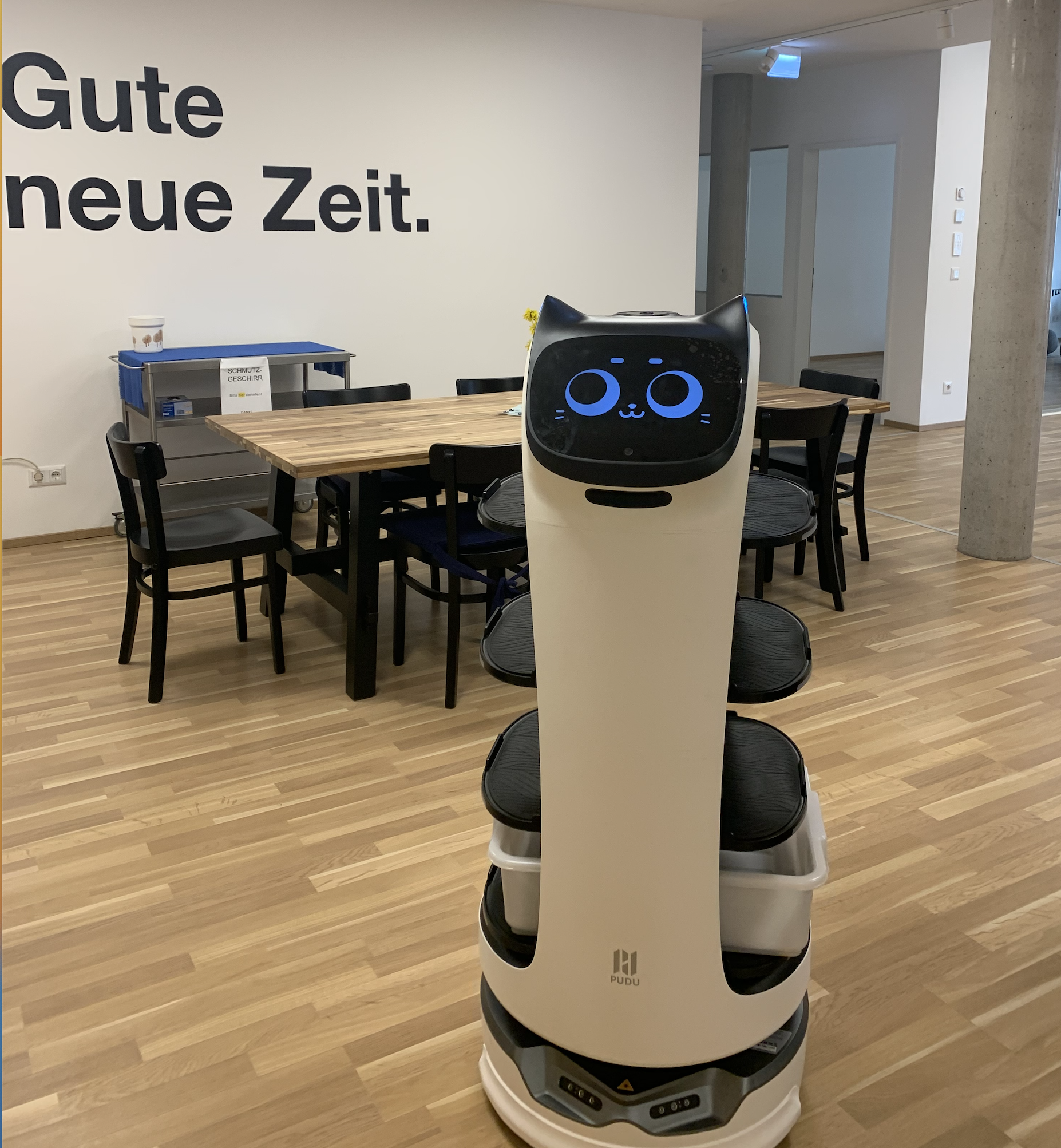 Roboter serviert in neuem Bezirkstreff