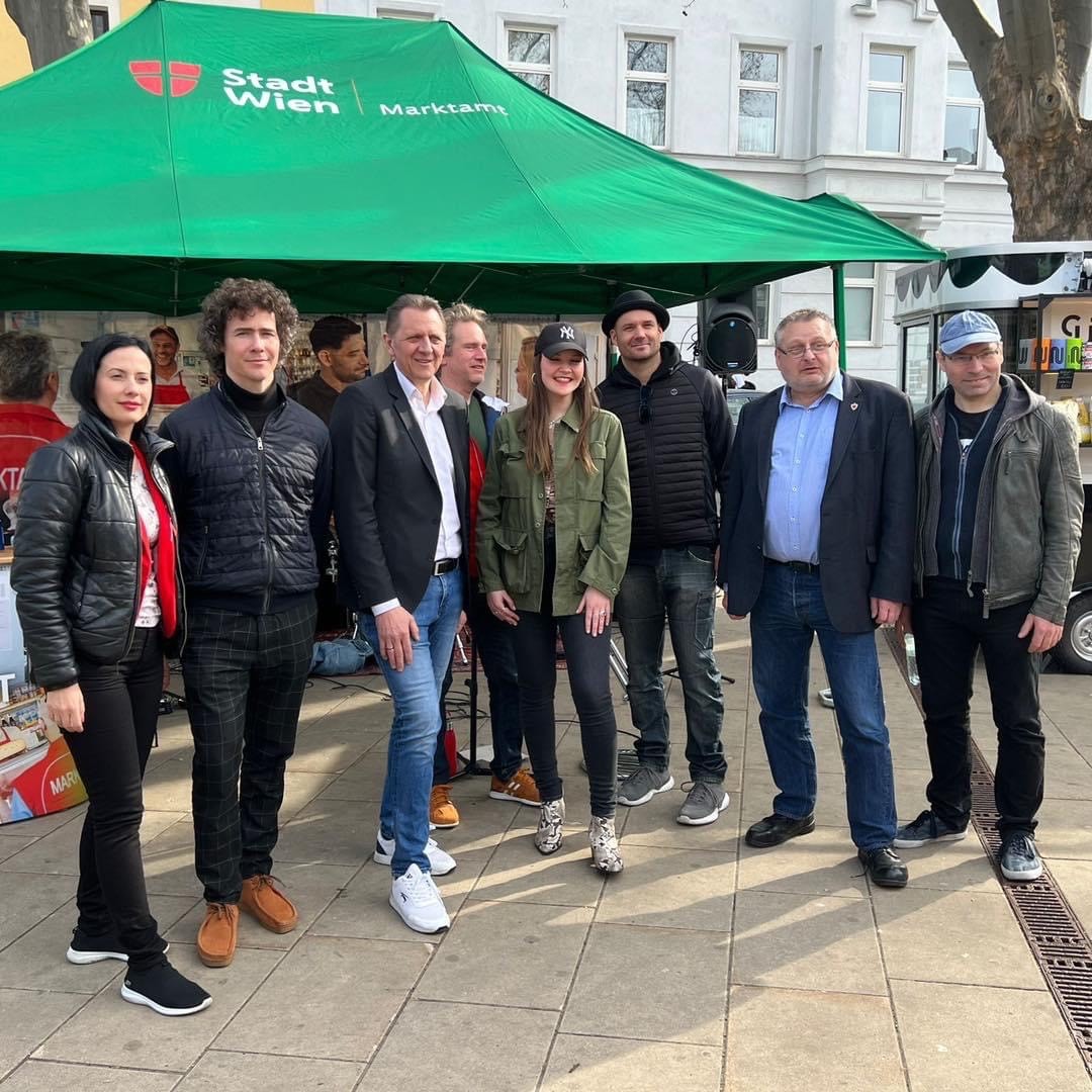 Lorymarkt ist aus Winterschlaf erwacht