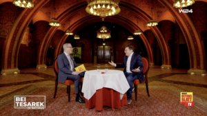 Paul Tesarek im Gespräch mit Bezirksvorsteher Wilfried Zankl.