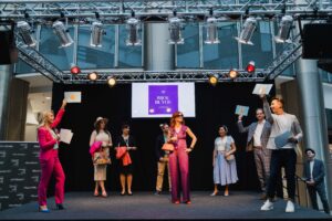 (C) Elisabeth Lechner: Als Siegerin der MC Shopping Stars ging Simona mit der Kategorie "1. Date in der Tanzschule Chris" hervor. Gratulation liebe Simona!