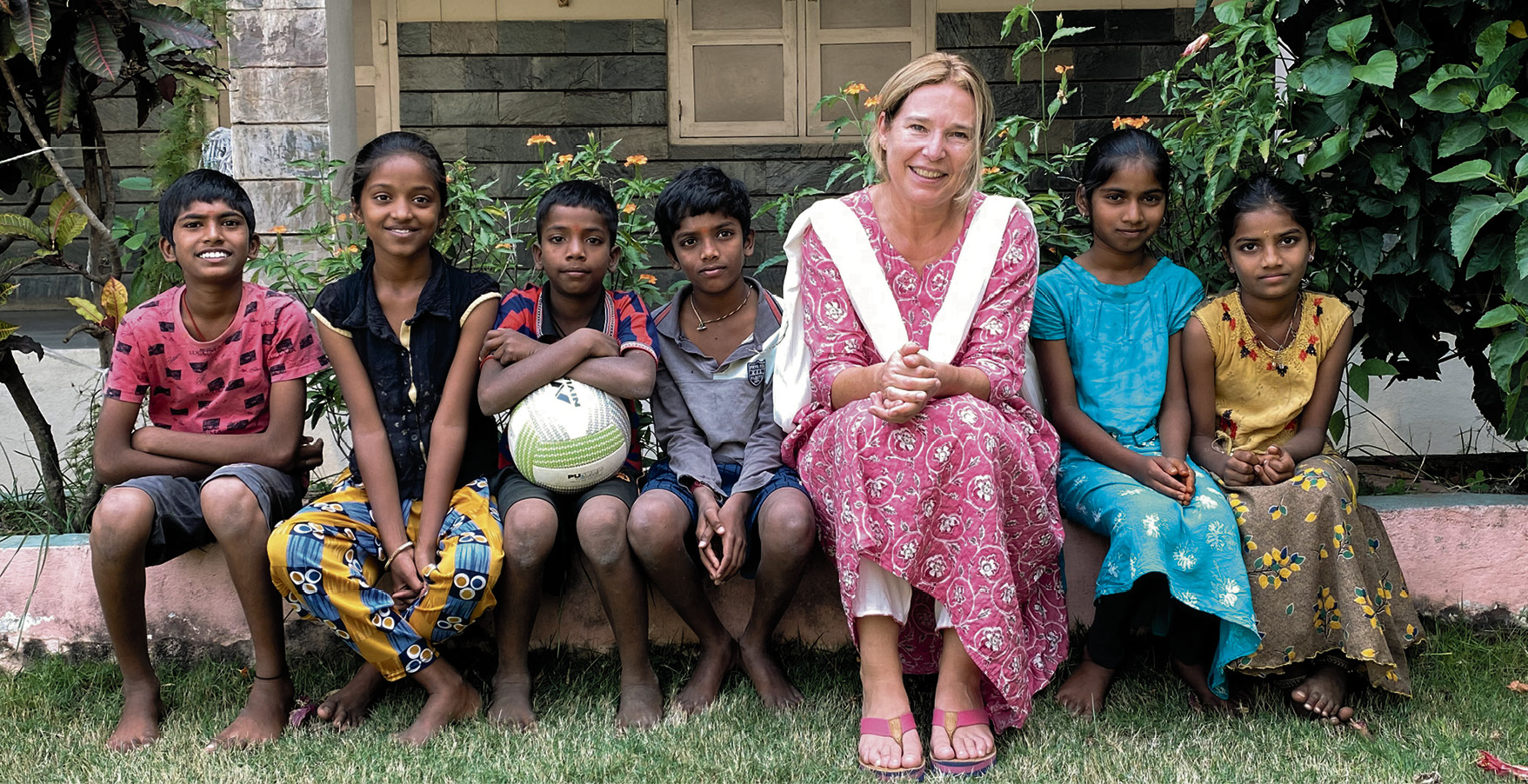 Keksebacken in Indien mit Straßenkindern