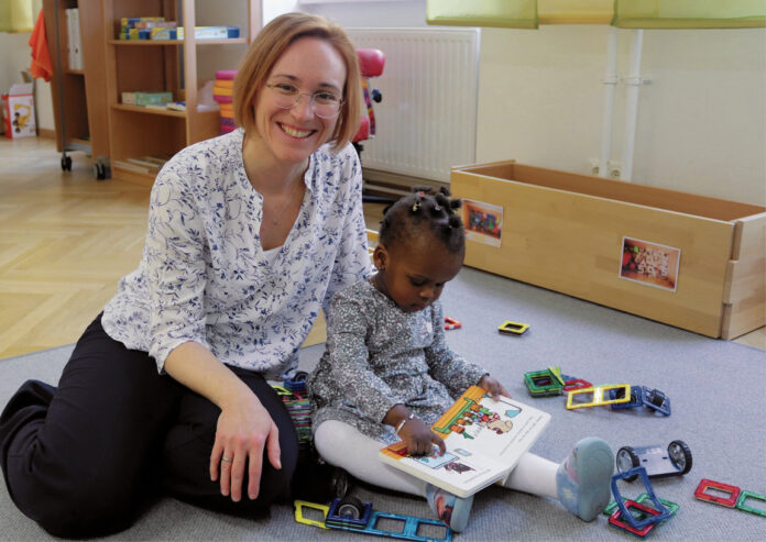 (C) BV04 / Laura Hazivar: Lea Halbwidl auf Besuch in der neuen Kindergartengruppe.