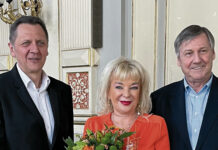 (C) PID: Bezirksamtsleiterin Monika Wurst mit den Vorstehern Thomas Steinhard (l.) und Erich Hohenberger (r.).