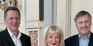 (C) PID: Bezirksamtsleiterin Monika Wurst mit den Vorstehern Thomas Steinhard (l.) und Erich Hohenberger (r.).