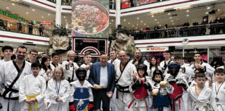 (C) YU Taekwondo: Durch Taekwondo-Sportler wurde die Lugner City zur Kampfarena.