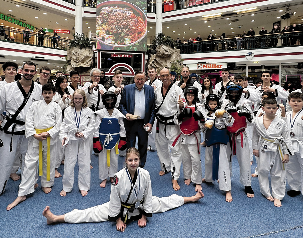 Lugner-Freude über Großmeister-Pokal
