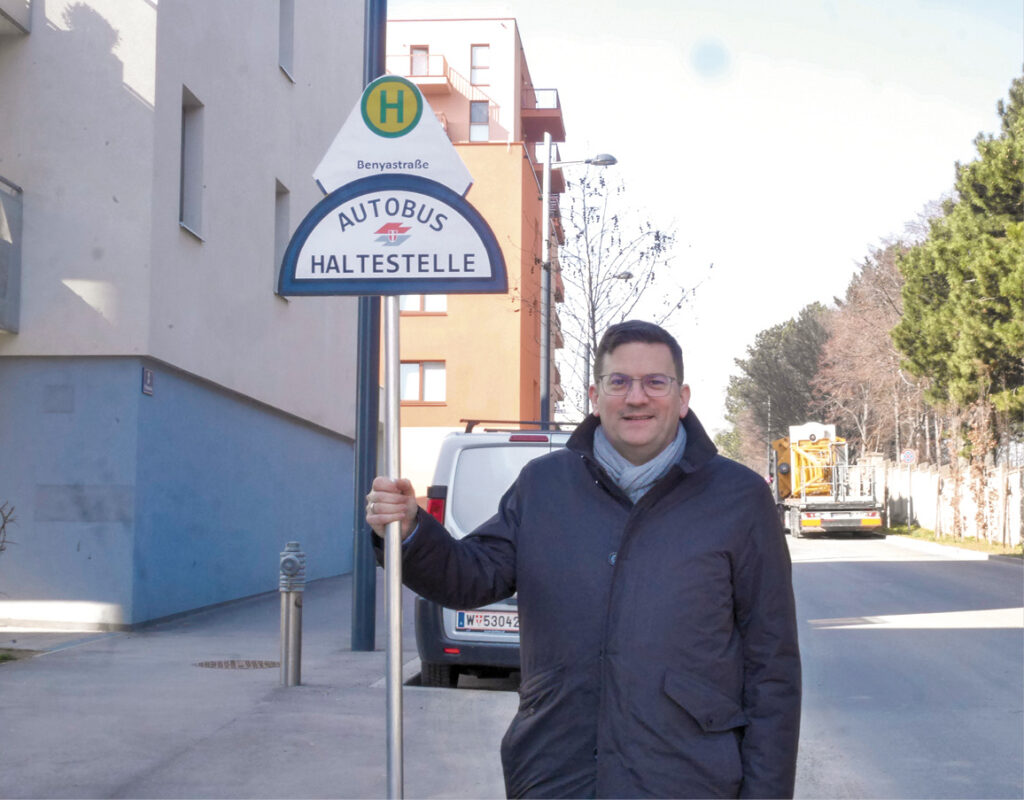 (C) Schinagl: Bezirksvorsteher Wilfried Zankl freut sich über die zukünftige, bessere Verkehrsanbindung.