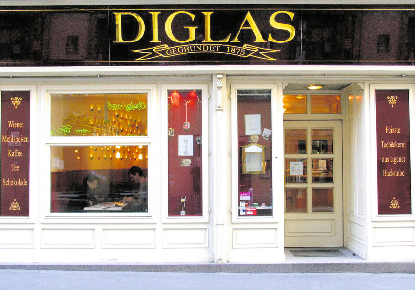 (C) Josef & Kerstin Samuel: Das Café Diglas in der Wollzeile bietet nicht nur außerordentlich gute Punschkrapfen, sondern auch ein Schild aus dem Hause Samuel.