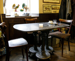 (C) Diesner: Im Café Weingartner lauscht Dietmar Baurecht gerne dem Klang der Billardkugeln.