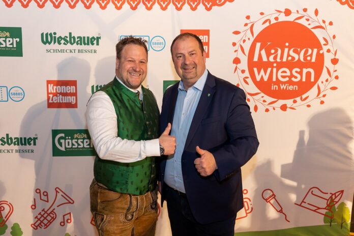 (C) Harald Klemm: Kaiser Wiesn-Chef Johann Pittermann und Bezirksvorsteher Alexander Nikolai.