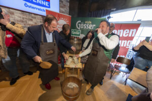 (C) Bubu Dujmic: Bezirksvorsteher Nikolai (l.) und Kaiser Wiesn-Boss Johann Pittermann.