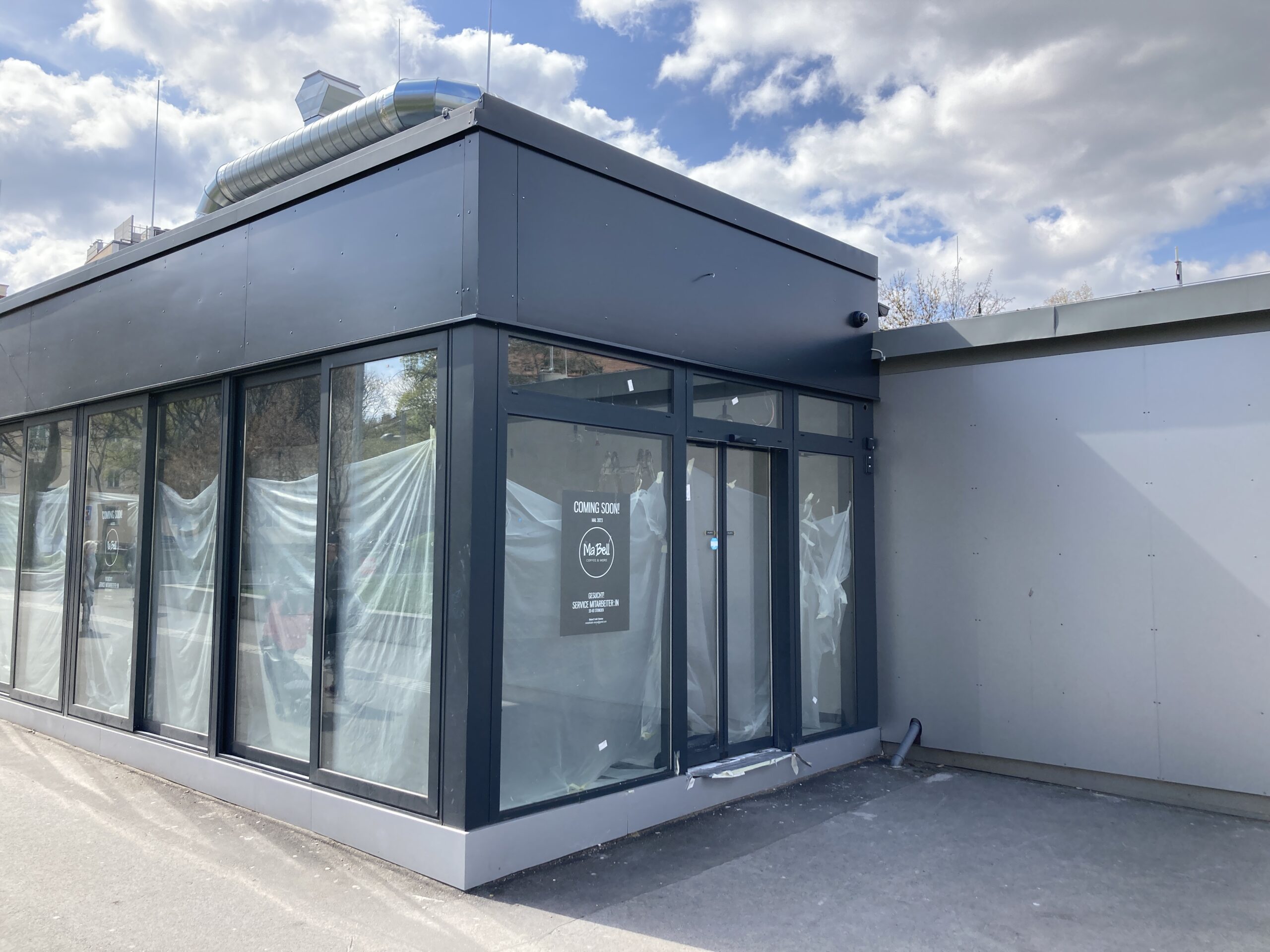 Am Reumannplatz gibt es bald ein Lokal & WC