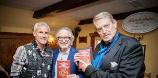 (C) Stefan Burghart: Bestseller Autor Robert Sommer (m.) samt Rapid-Legende Michael Konsel und Edelfeder Dieter Chmelar.