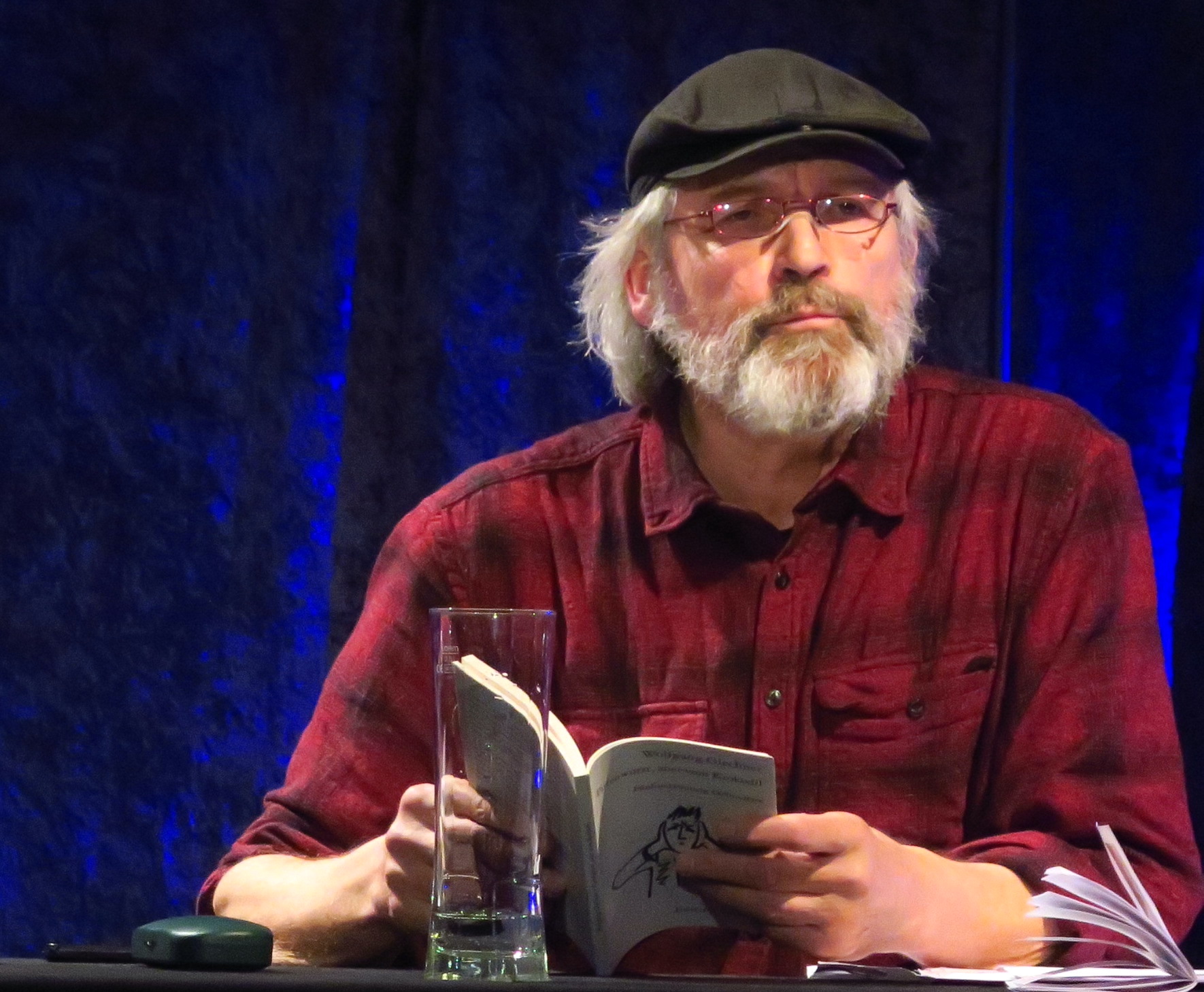 Lyrik-Lesungen in den Bezirken: Teddybär auf Reisen!